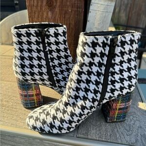 Betsey Johnson Women's Black and White Boots with rhinestone heel